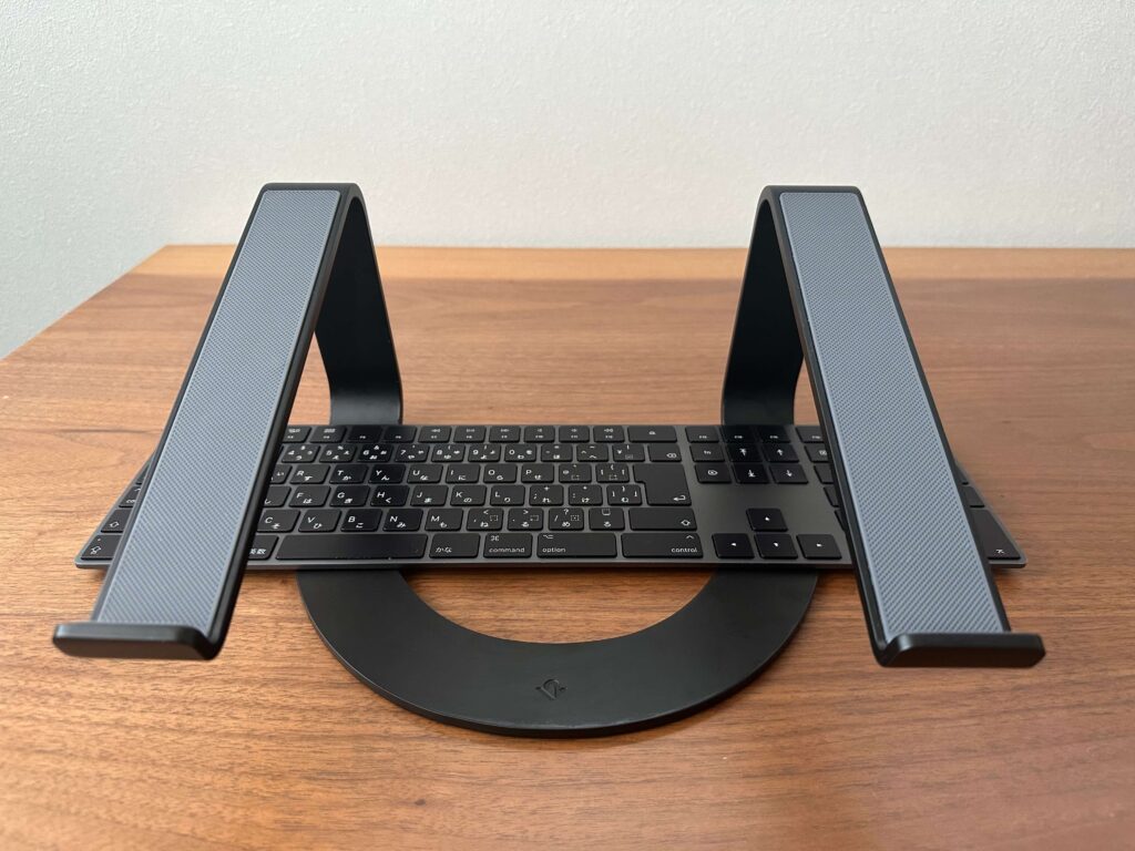 twelve south curve stand for macbookとMagic Keyboard